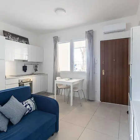 Elianto, By Short Holidays *