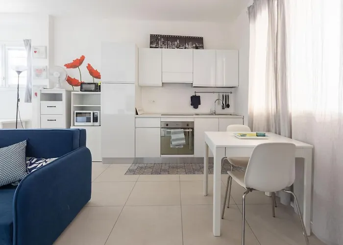 Elianto, By Short Holidays *