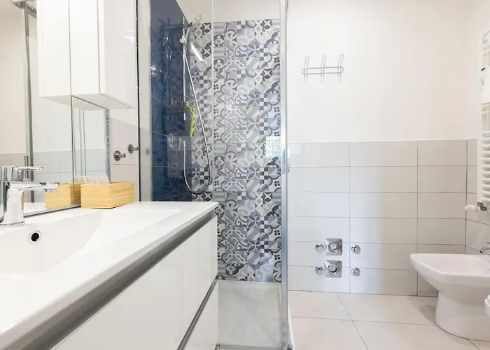 Elianto, By Short Holidays *