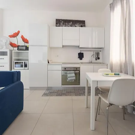 Elianto, By Short Holidays *